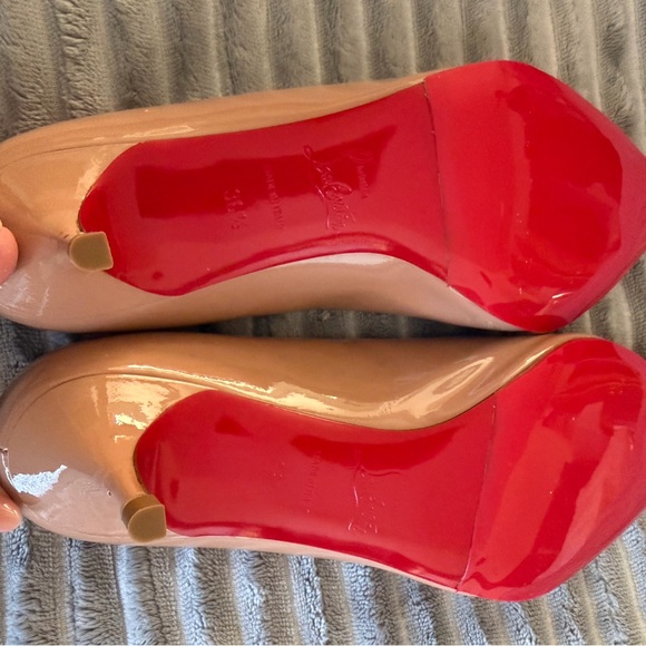 Gorgeous Christian Louboutin Heels - Picture 4 of 5